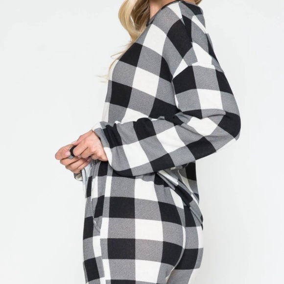 NWOT 2 Piece Black & White Gingham Women’s Pajama Set Long Sleeve Shirt & Shorts - Picture 2 of 2